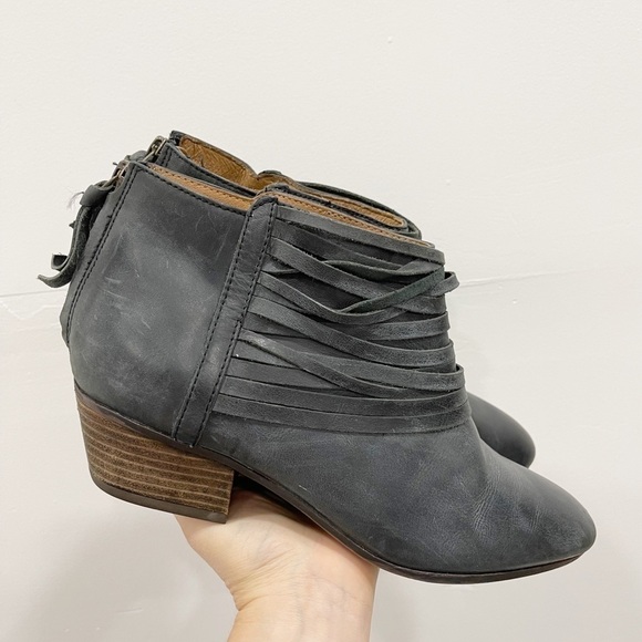 Clarks Celeste Strappy Ankle Bootie Leather Distress Black 8.5 - Picture 2 of 13